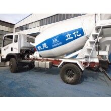 專業(yè)生產(chǎn)小型混凝土罐車，億立實(shí)業(yè)2m3攪拌罐車